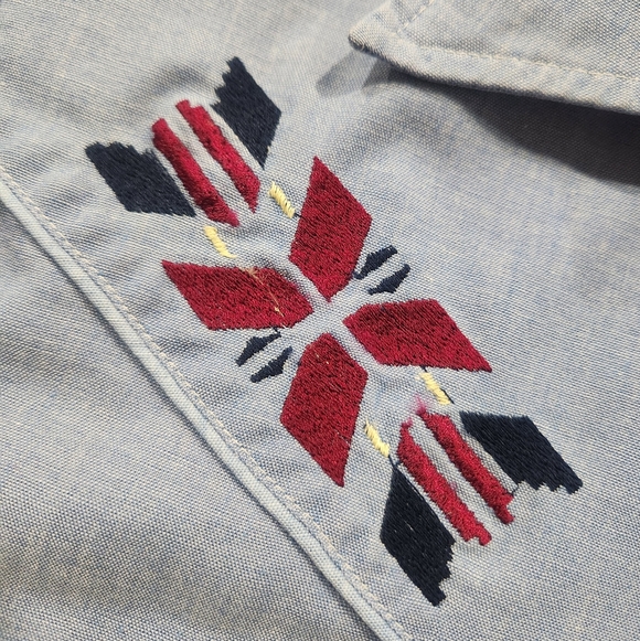 MWG Apparel Corp | Blue Chambray Western Cowboy Shirt - Pro Rodeo Canada - Picture 4 of 15